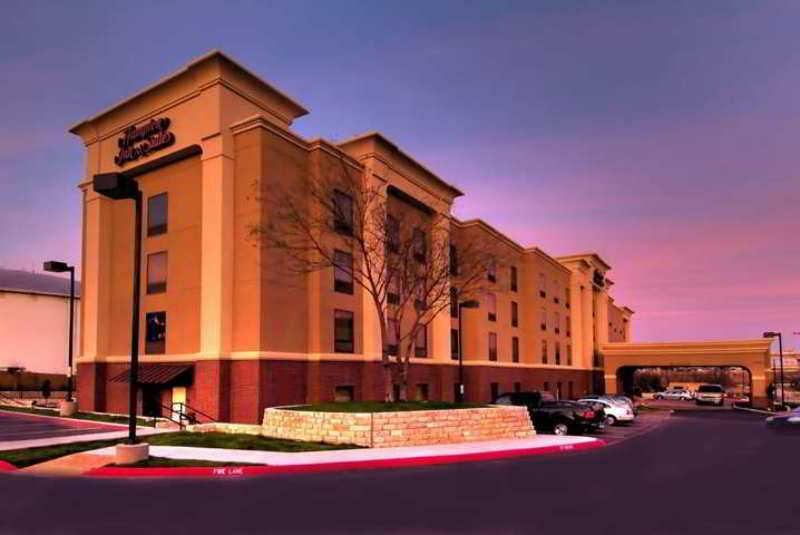Hampton Inn And Suites San Antonio Airport Екстериор снимка
